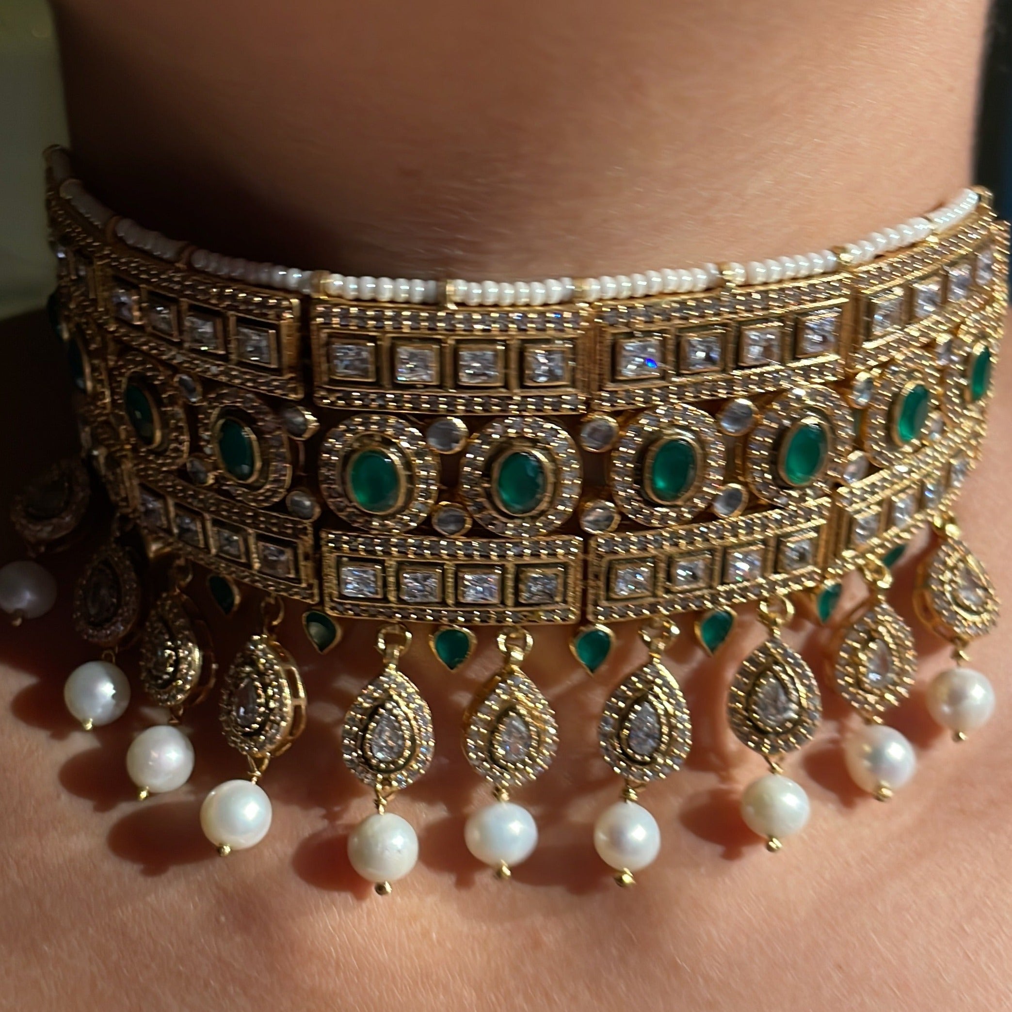 Hiral Choker
