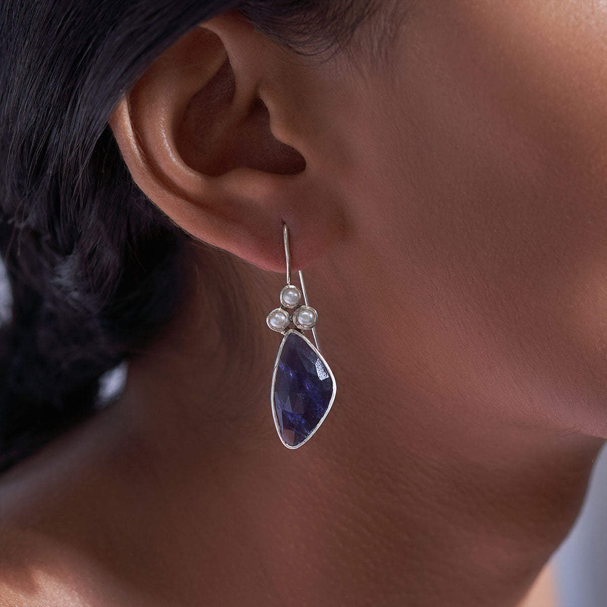 Asymmetric Iolite and Pearl drops
