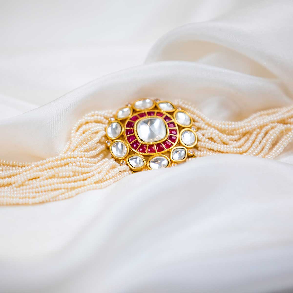 Nasrin choker