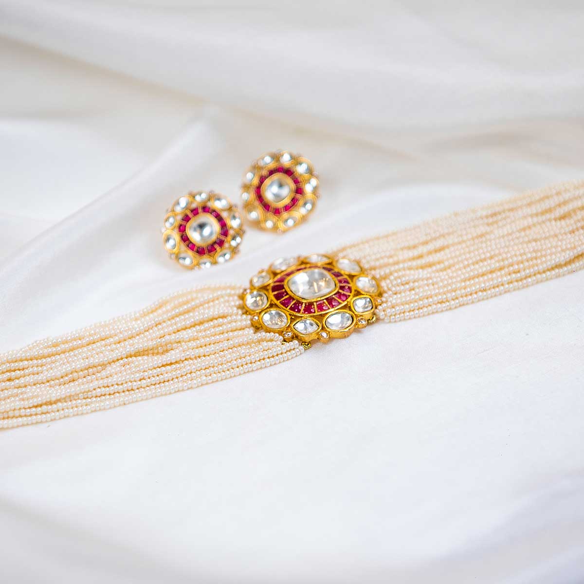 Nasrin choker