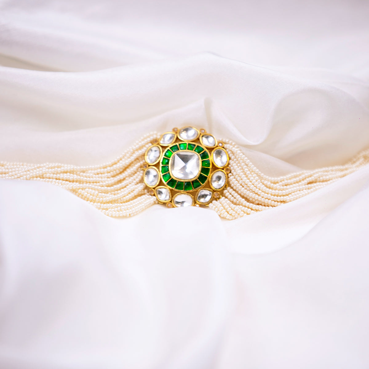 Nasrin choker