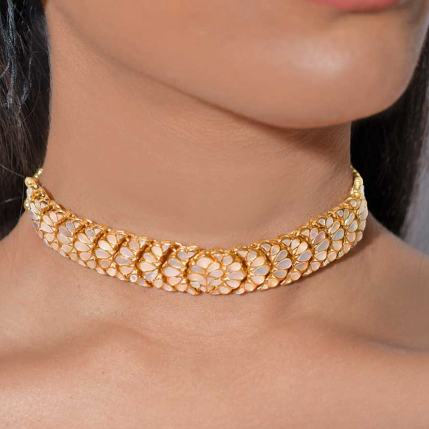 Bijou Signature - Mother of pearl choker