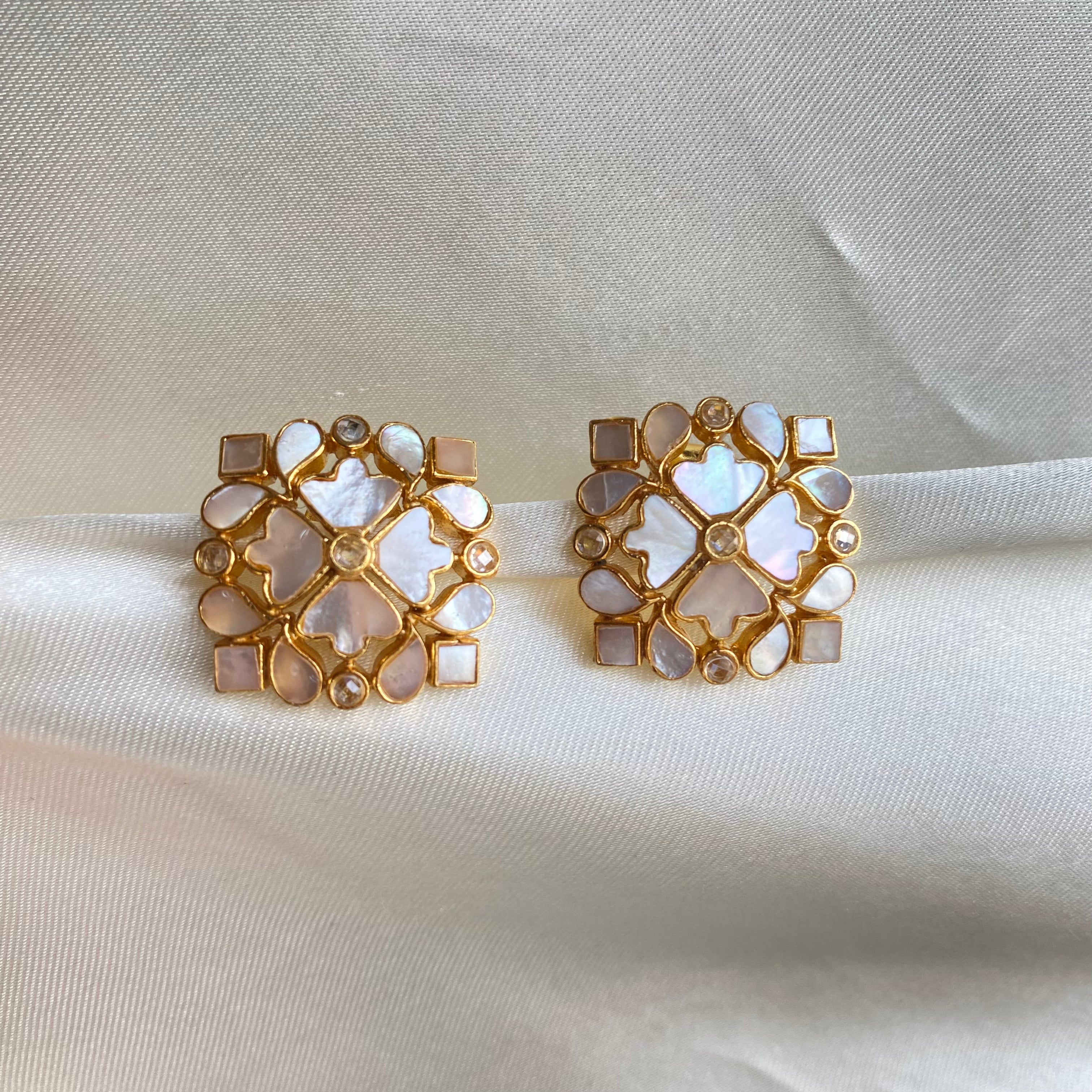 Paro Studs